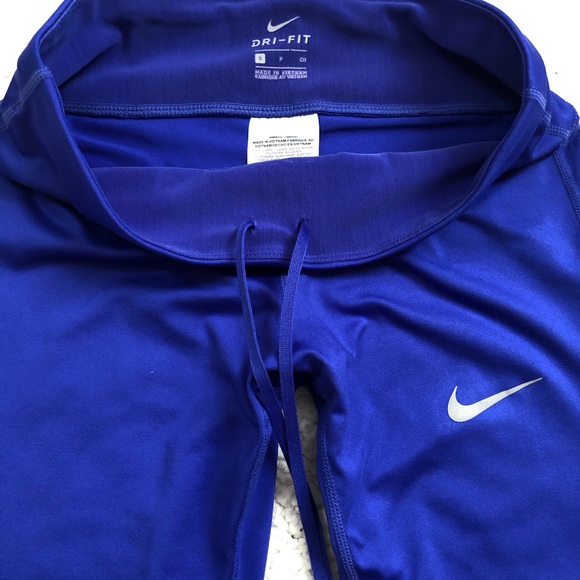 NIKE Dri Fit Women’s Cropped Legging - Picture 3 of 5